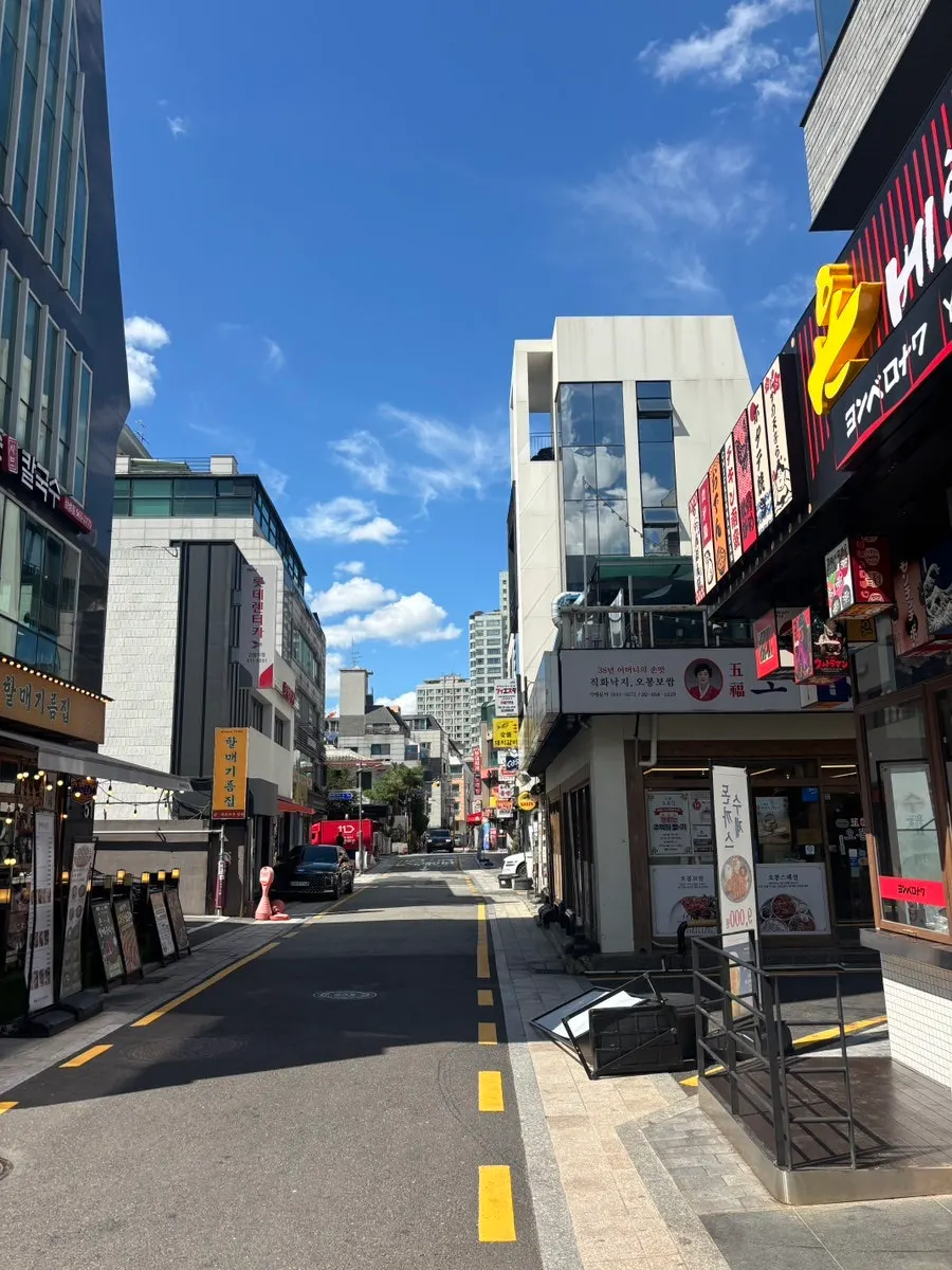 맑은 가을날 삼성동 코엑스 주변 거리