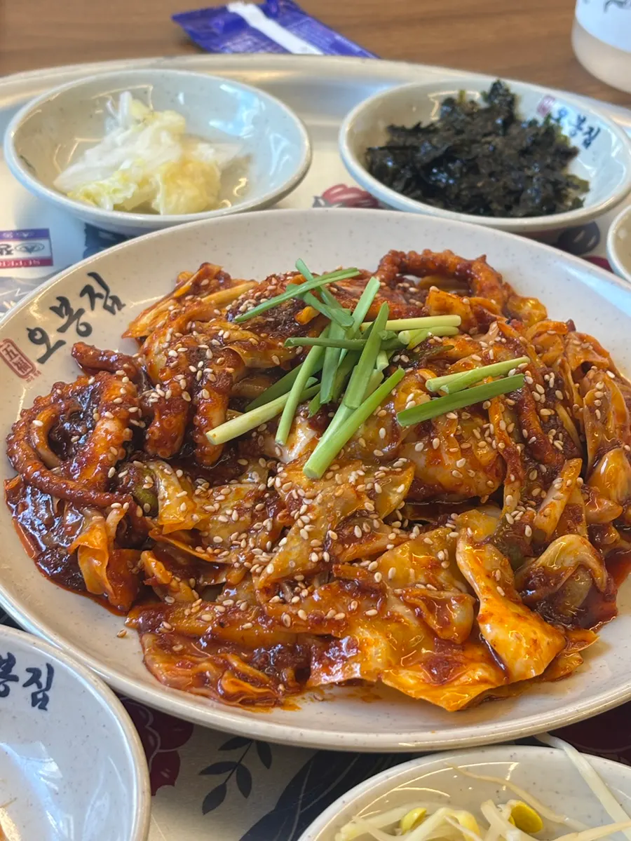 오봉집 낙지볶음과 양념 클로즈업