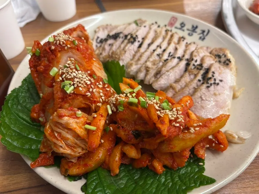 A plate of fire-grilled squid-pork stir-fry