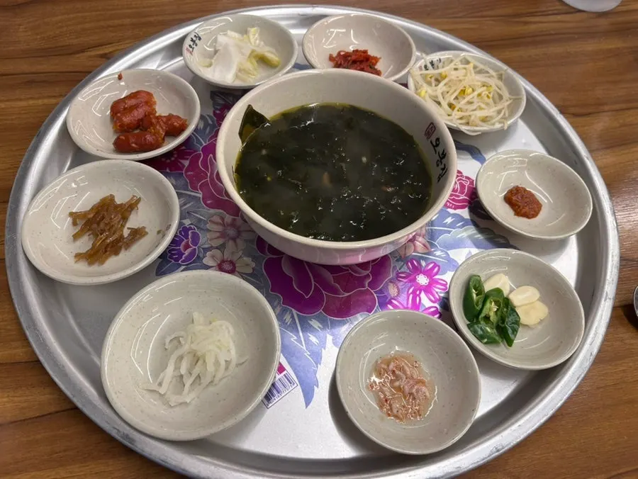 Basic banchan at Obongjip Samseong Branch