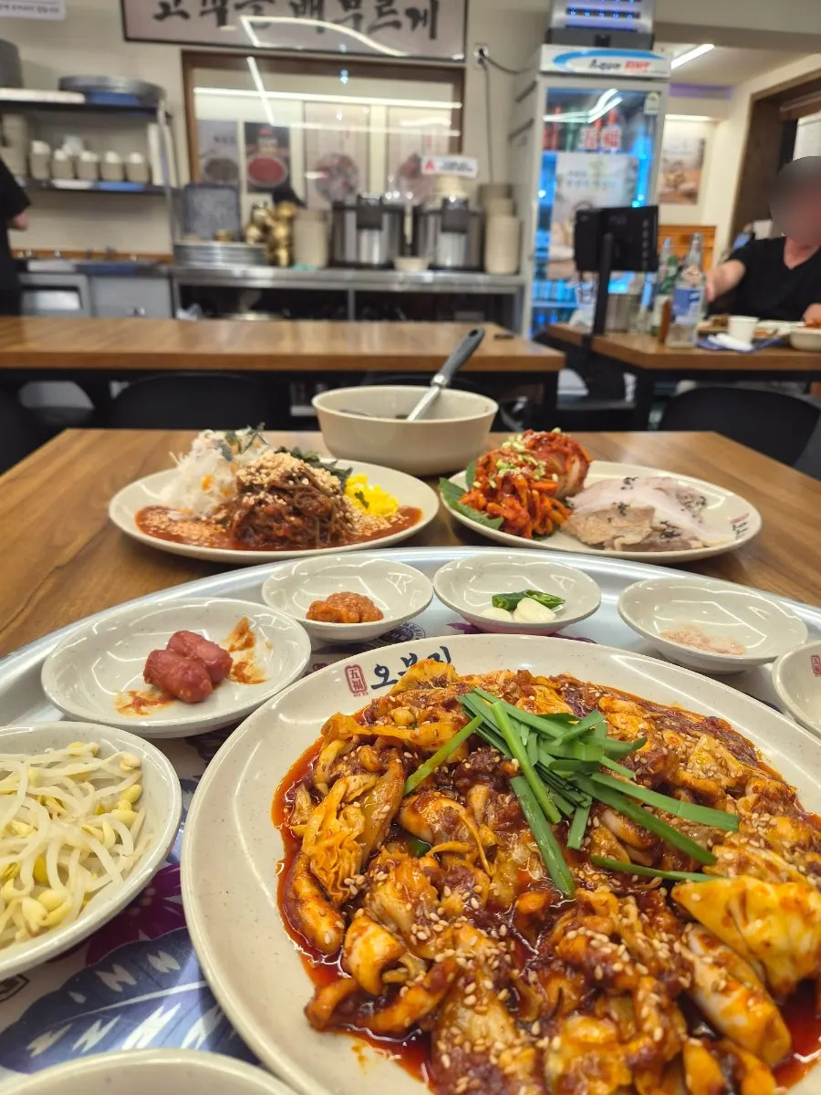 Full table spread of the Squid Obongjip Special at Obongjip Samseong Branch