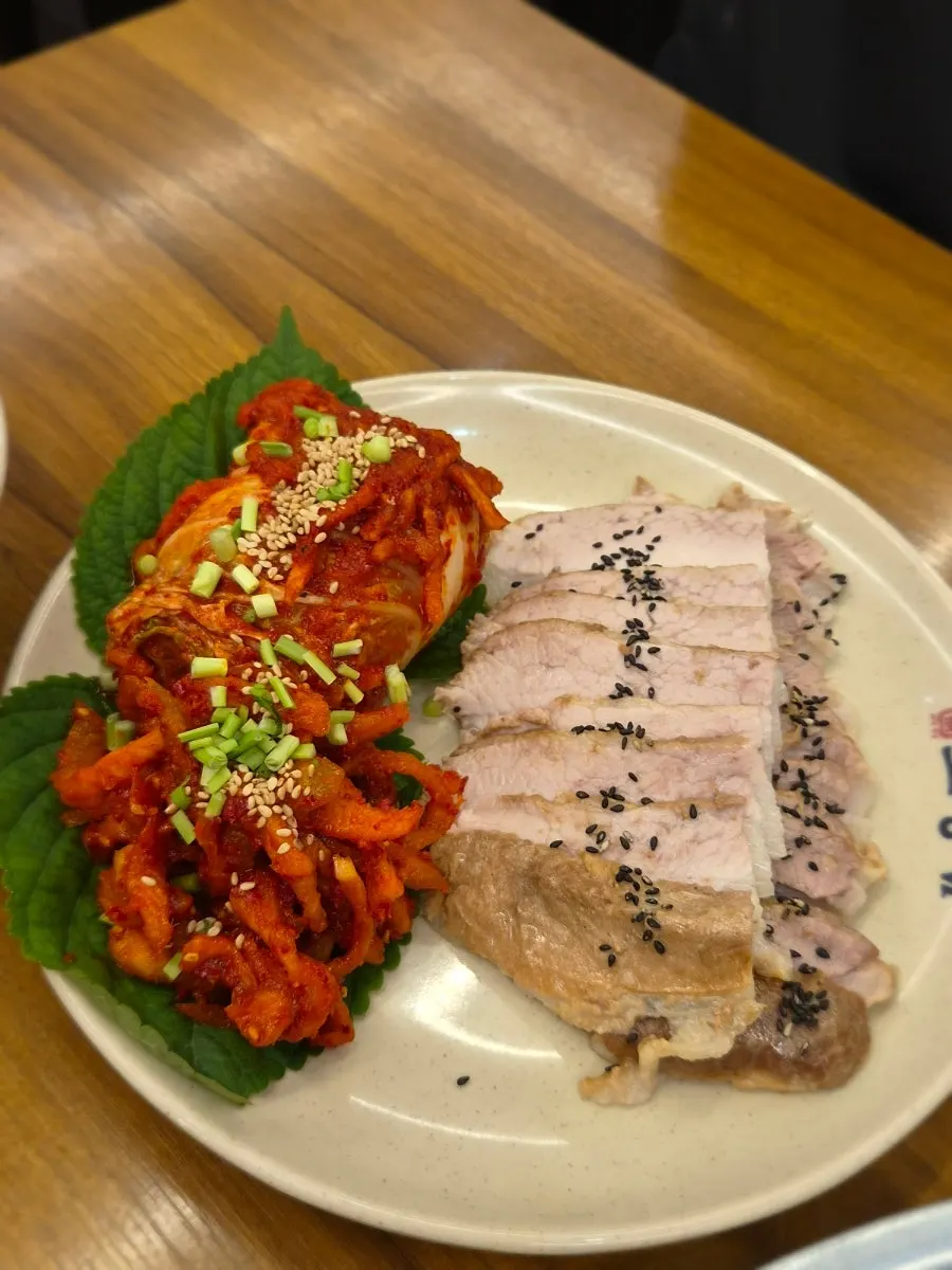 Plate of bossam (boiled pork belly) at Obongjip Samseong Branch