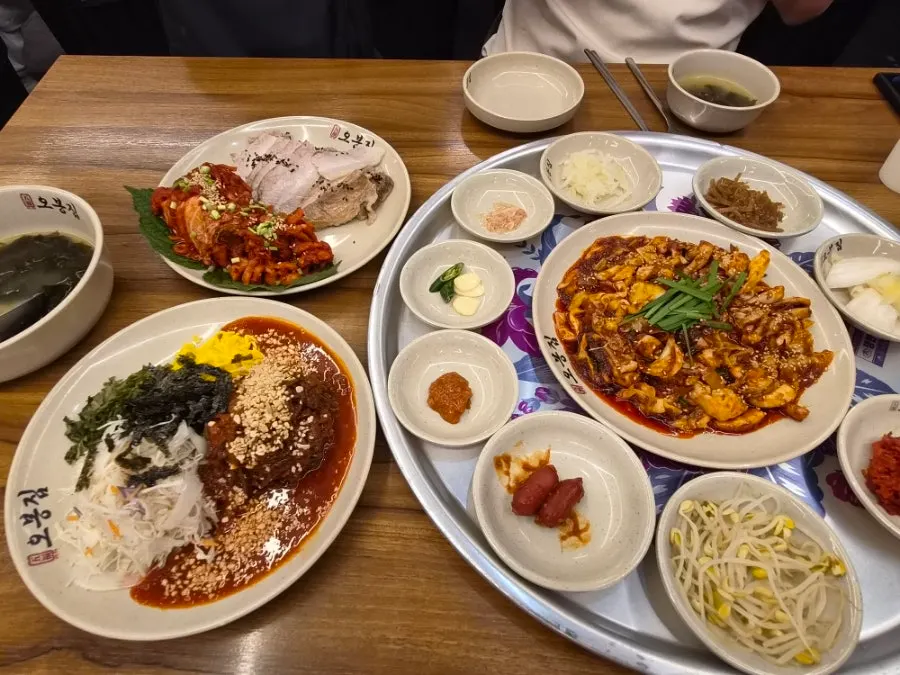 Close-up of the makguksu noodles at Obongjip Samseong Branch