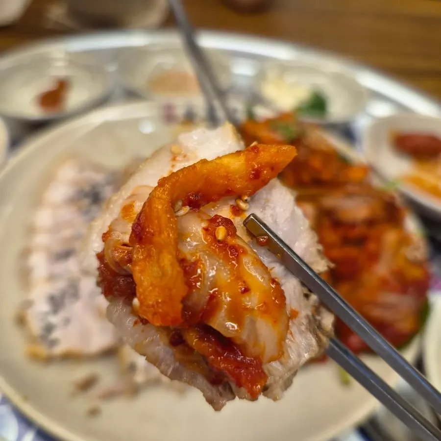 Tender boiled bossam meat at Obongjip