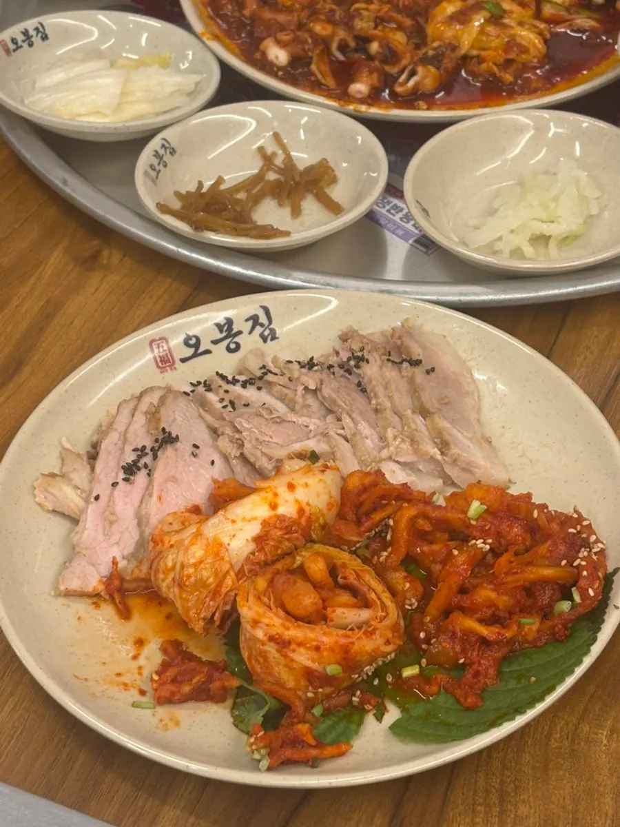 Gabrisal bossam with geotjeori kimchi and dried radish