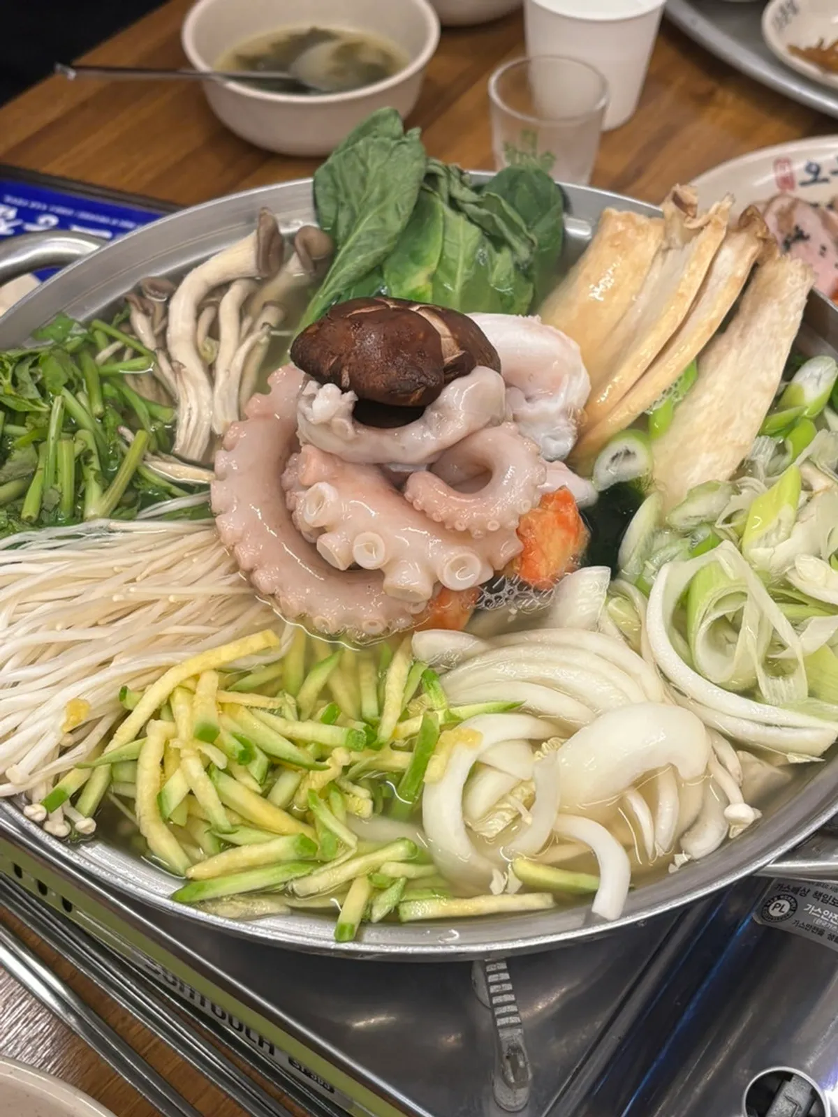 Tray makguksu with buckwheat noodles, seaweed flakes and egg garnish
