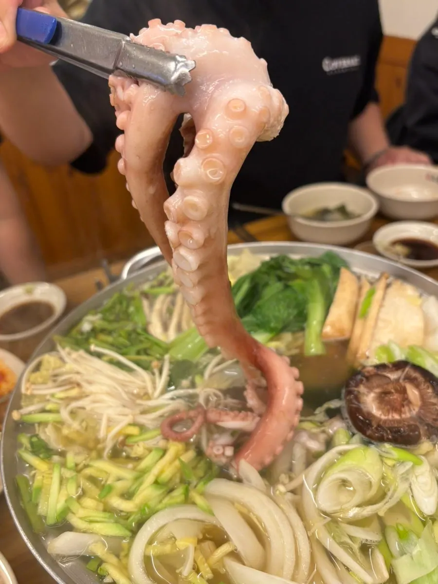 Maesaengi yeonpotang with a whole octopus