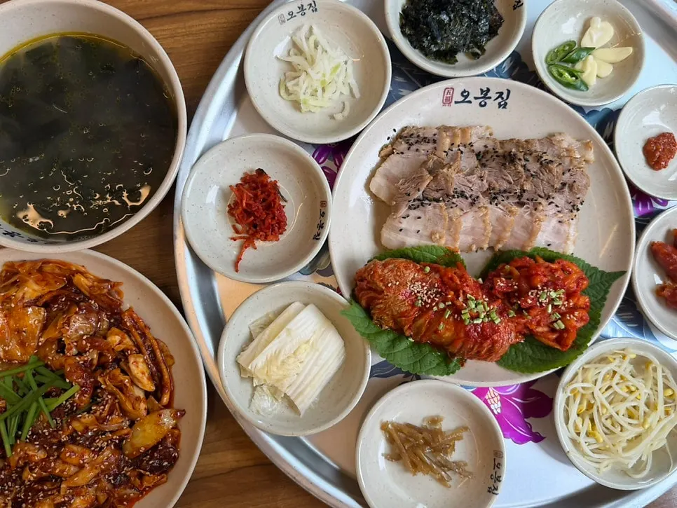 Self-serve bar for banchan refills at Obongjip Samseong Branch