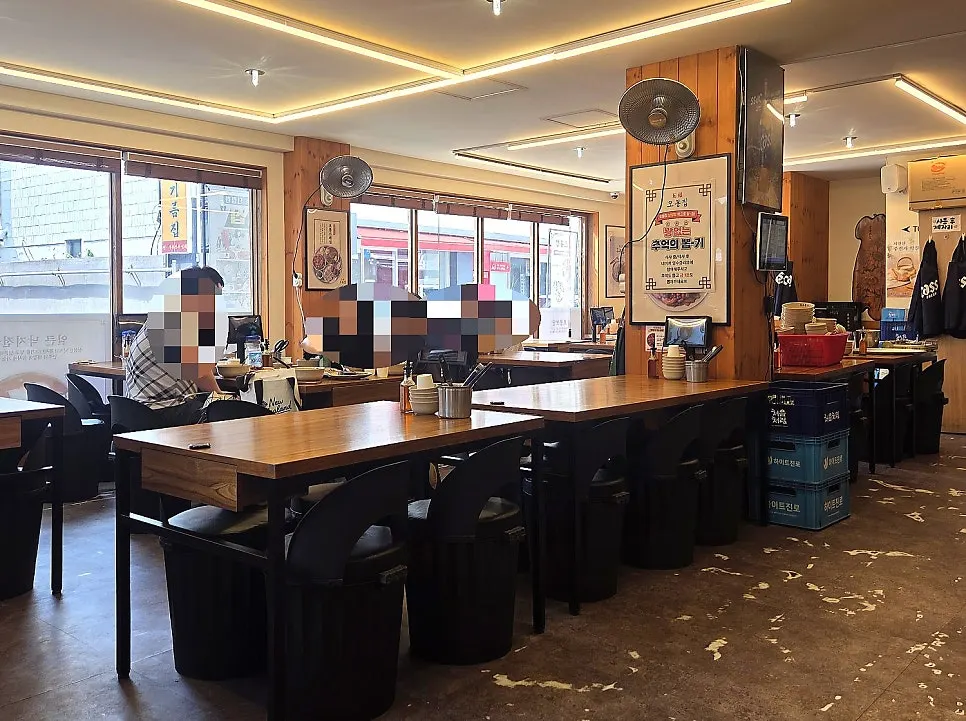 Dalaman Obongjip Samseong Branch yang luas dan bersih