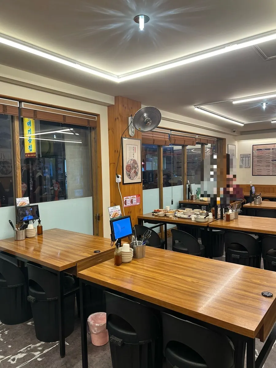 Area around the entrance of Obongjip Samseong Branch near COEX