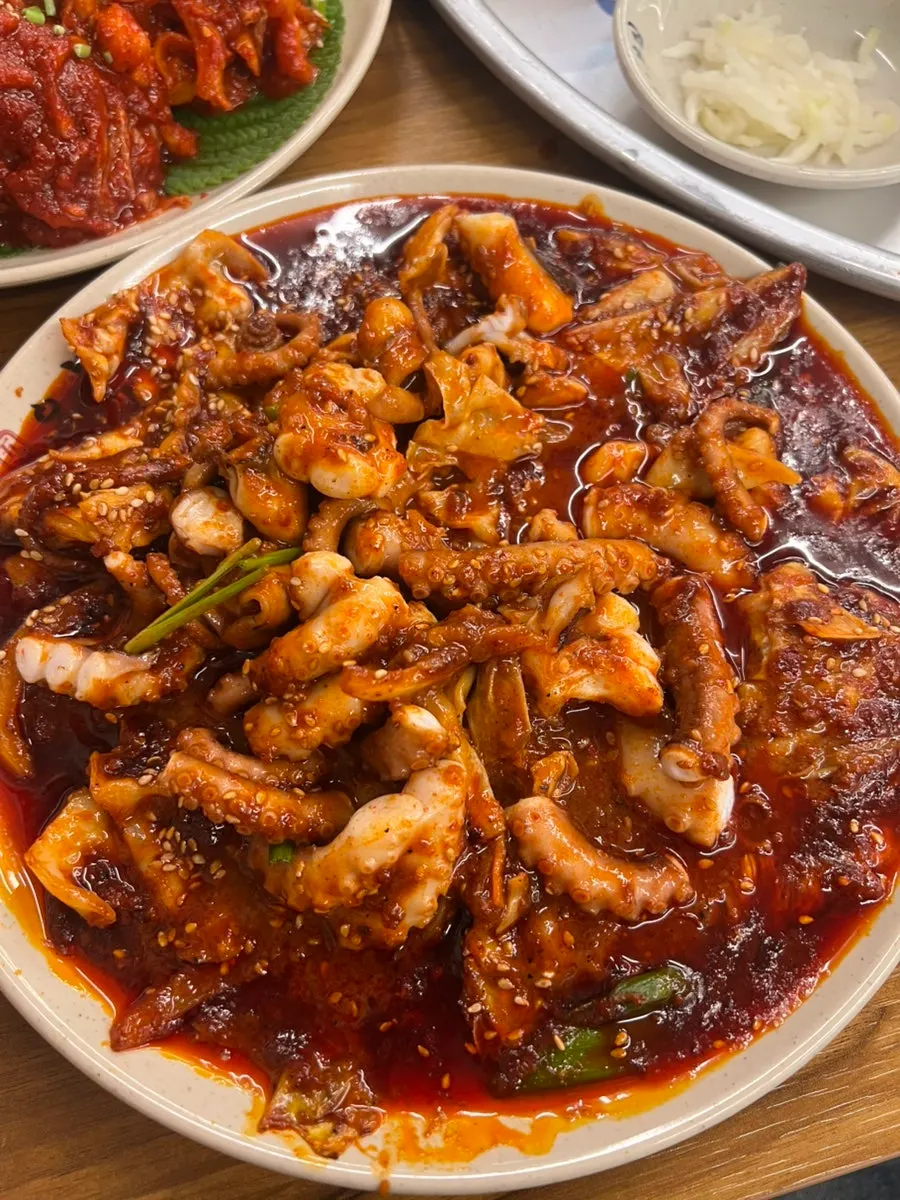 Eating octopus and bossam together