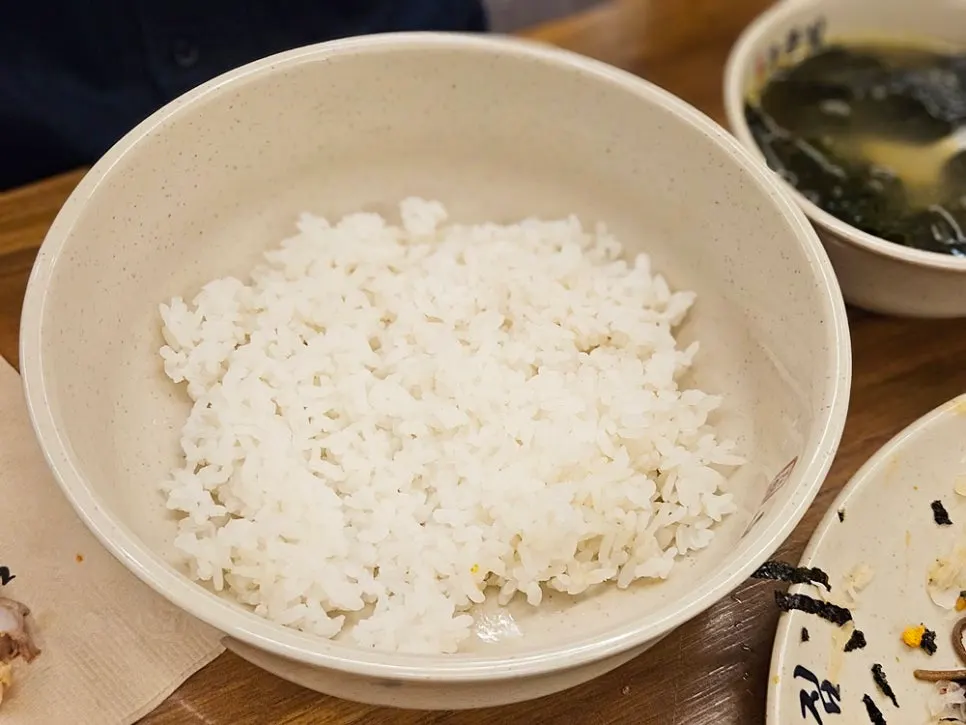 밥 무한리필 안내와 기본 밑반찬