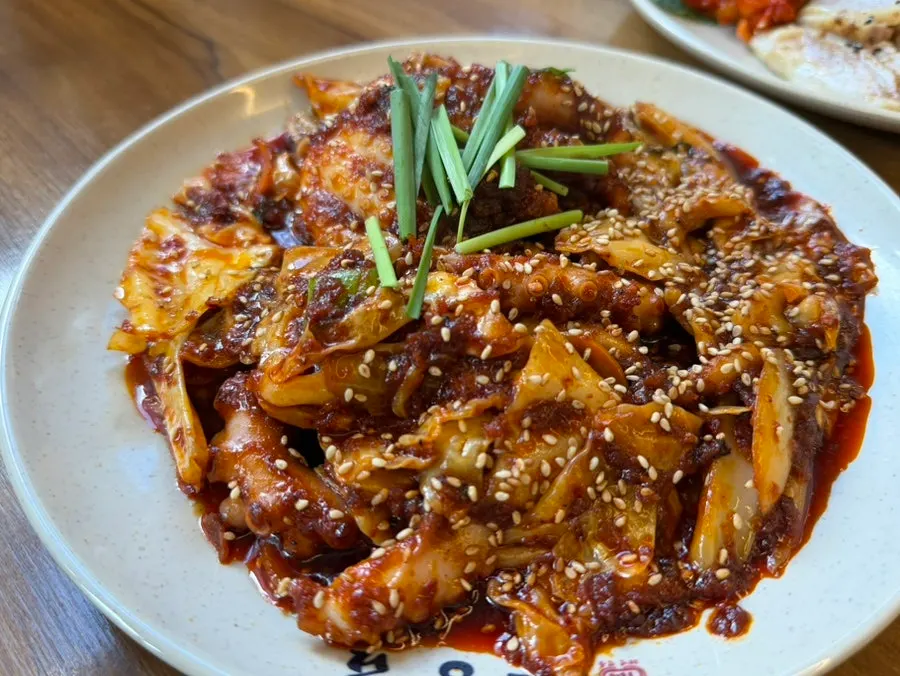 불향 올라오는 직화 낙지볶음 클로즈업