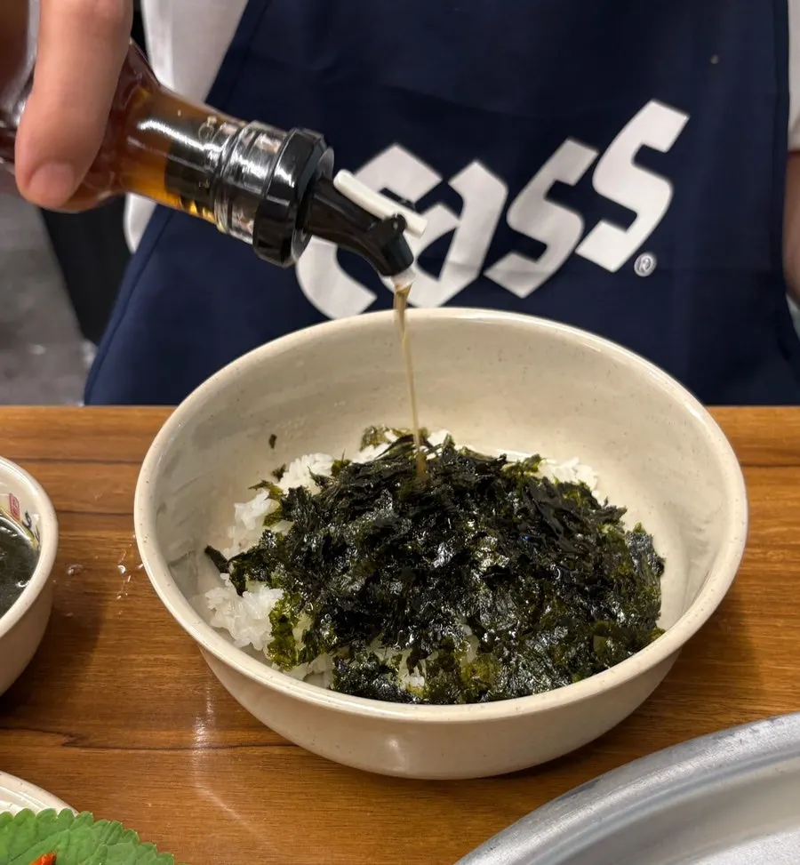 Octopus rice bowl mixed with sesame oil and seaweed flakes