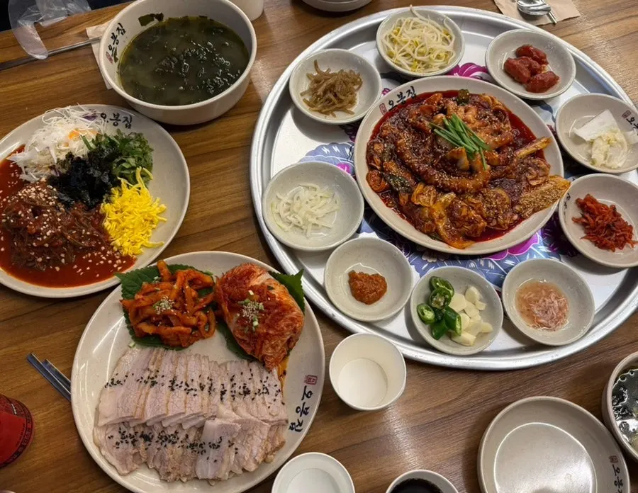 The full Obongjip Special spread on the table