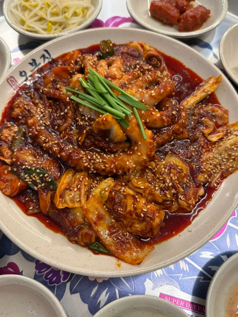 A big bowl of rice served for mixing