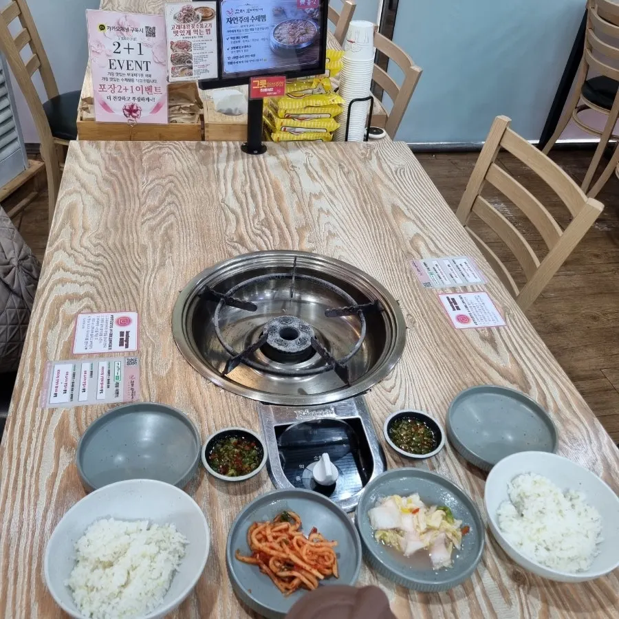 브레이크타임 직후 한적한 매장 내부