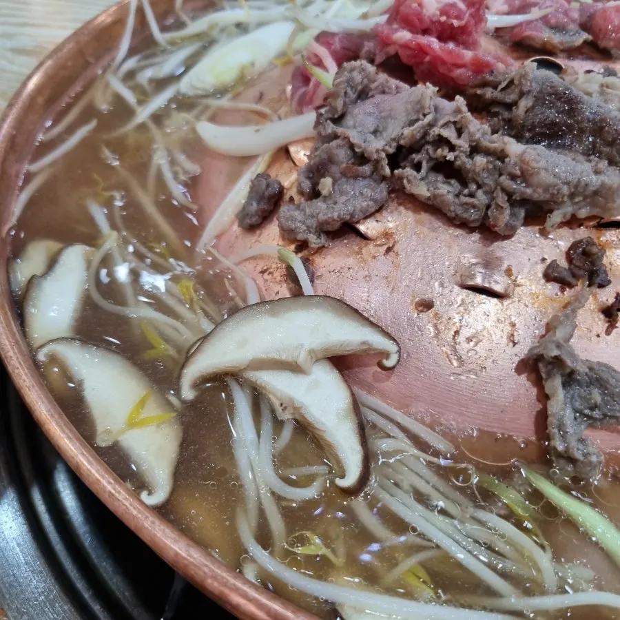 전골처럼 자작하게 끓은 꽃소불고기