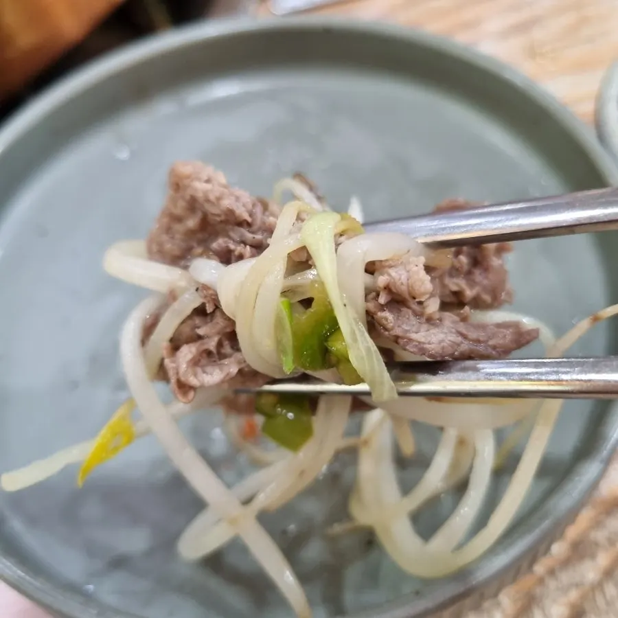 특제 소스에 찍어 먹는 소불고기