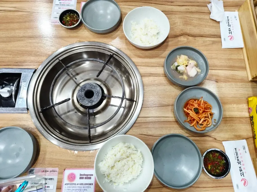 Basic side dishes of radish salad and white napa kimchi