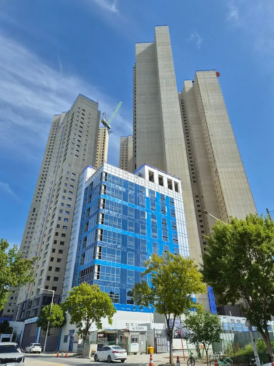 Construction site of The Sharp Ochang Prestige under way