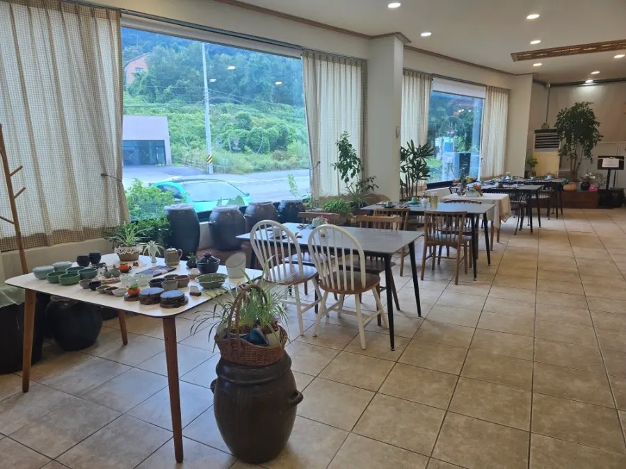 A view of an Ochan Hoedong hanjeongsik course dish