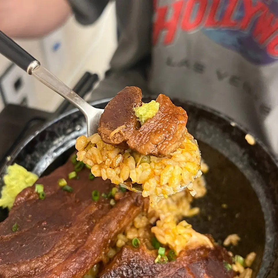 Butanogakuni topped with braised pork belly
