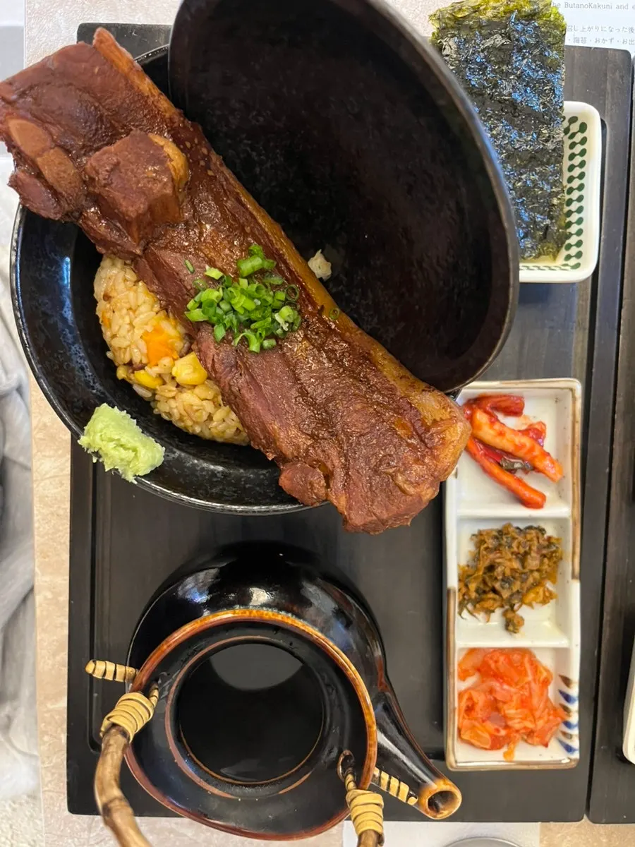 Butano-kakuni ochazuke topped with braised pork