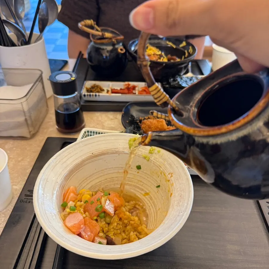 Sake ochazuke with clear kettle broth poured in