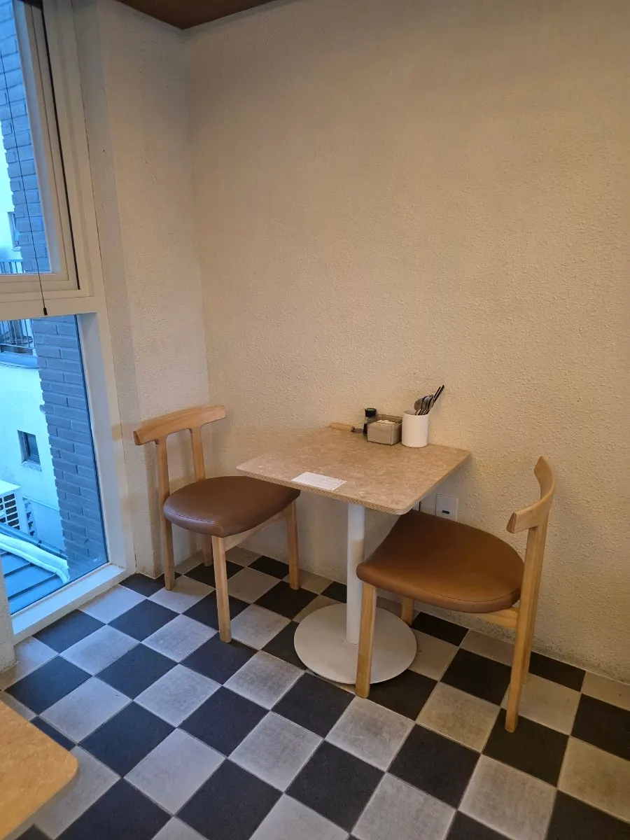 Calm atmosphere of Ochaya's 2nd floor space