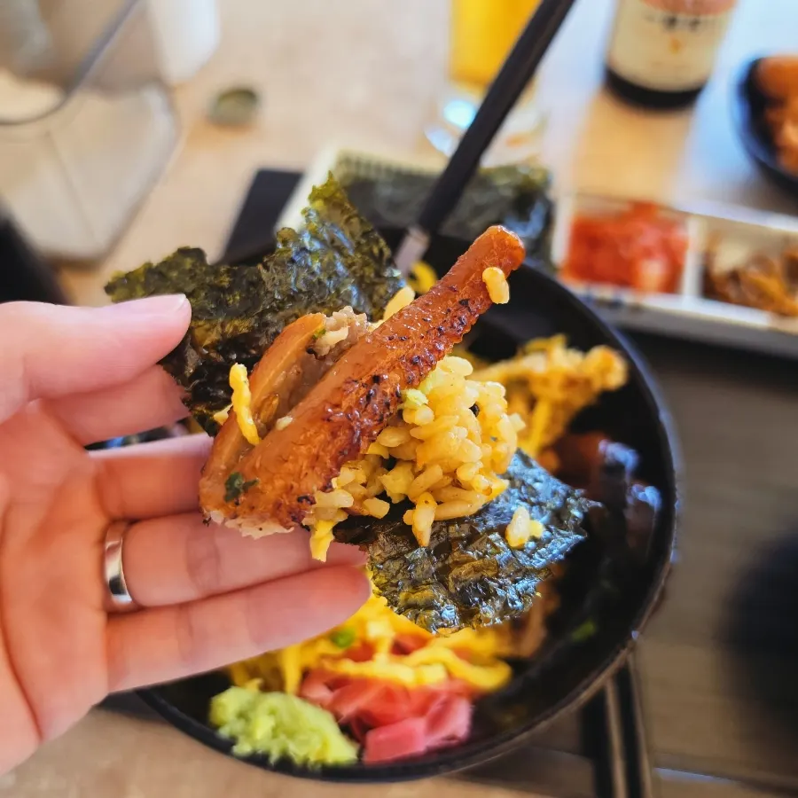 Seasoned nutty rice with beans and eel