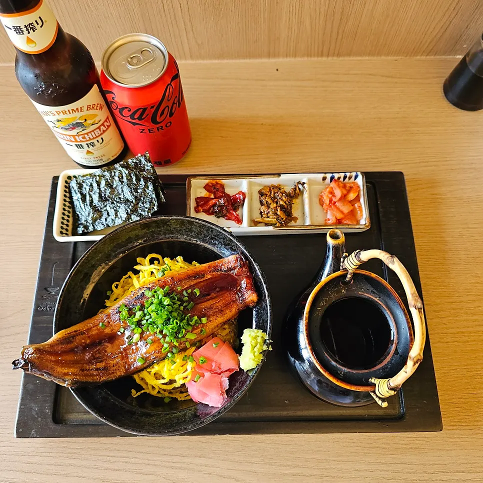 장어 한 마리가 통째로 올라간 우나가차즈케