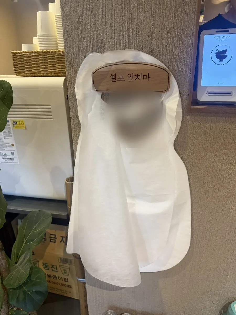매장에 걸린 베이프 반팔티