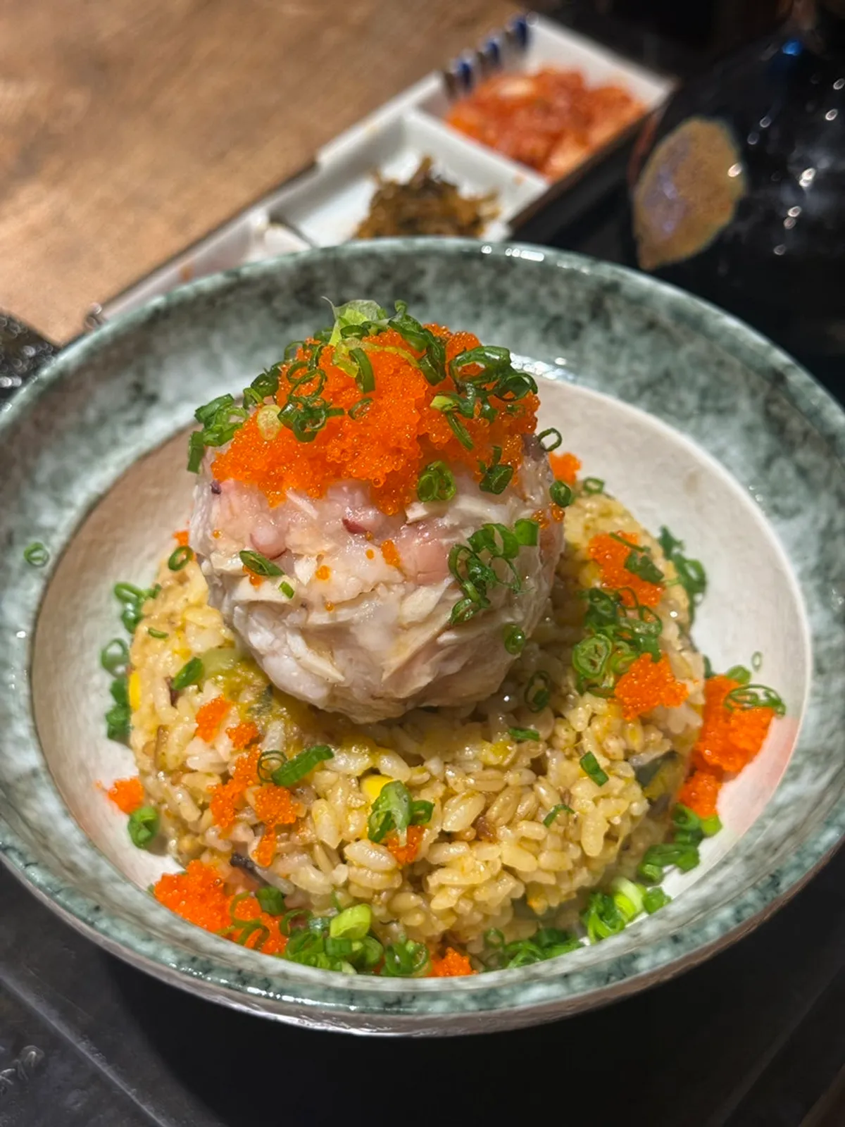 영양밥 위에 얹힌 카이센차즈케 클로즈업