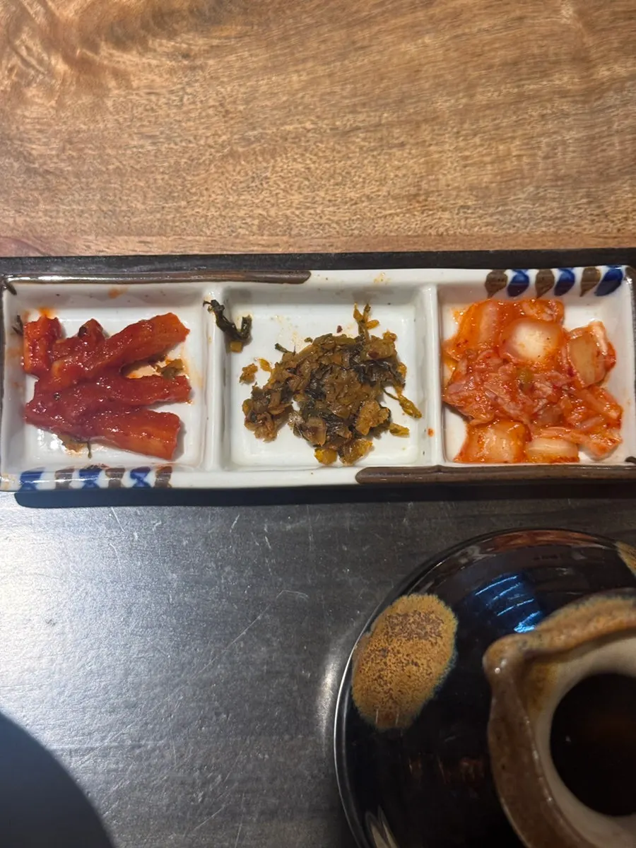 따끈한 오차를 부은 카이센차즈케와 곁들임 반찬