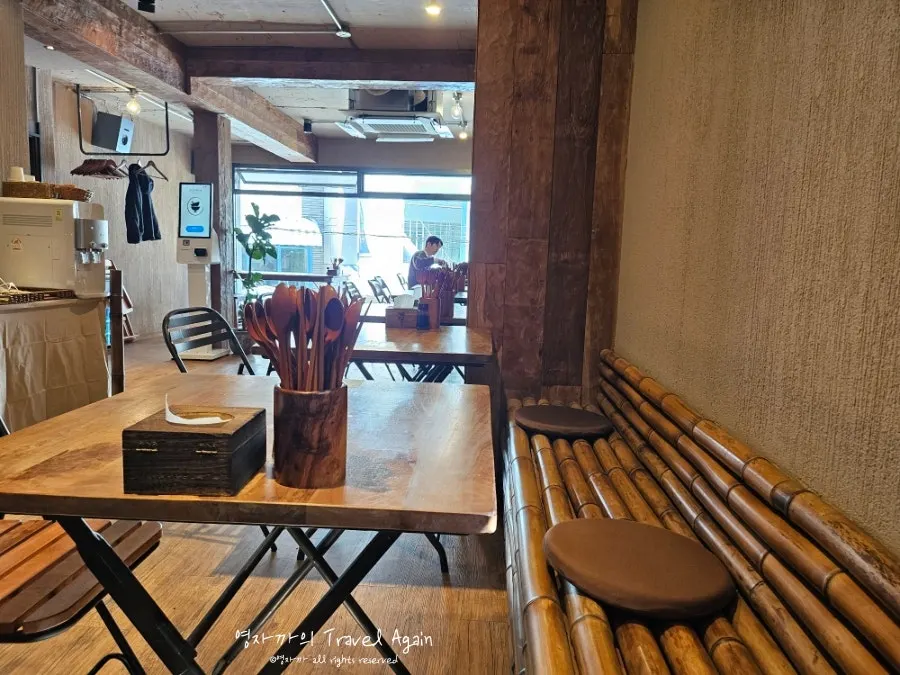 오차야 연남점 2층 매장 내부
