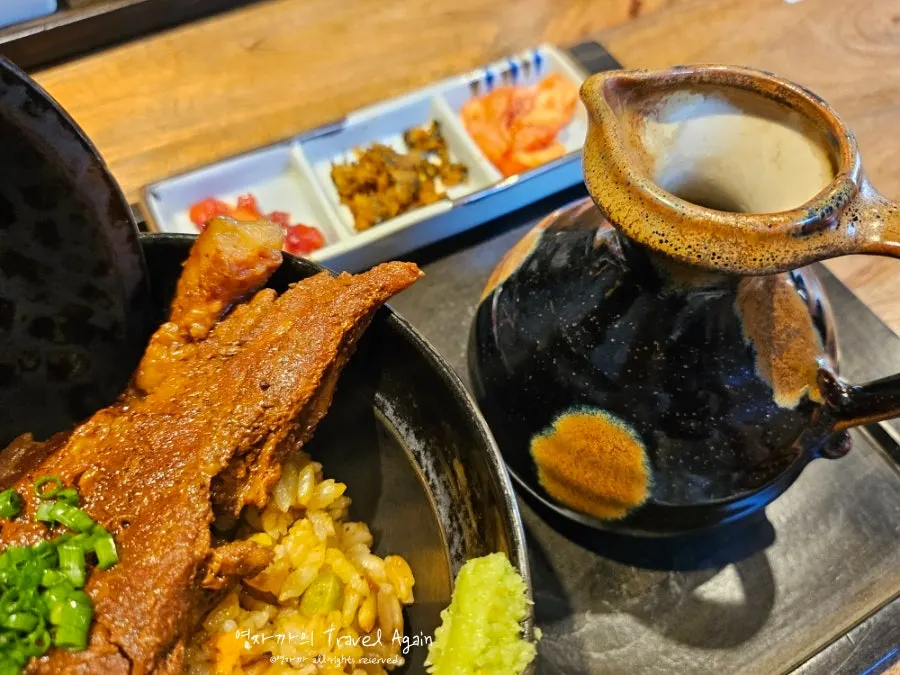 삼겹살 오차즈케 가까이 담은 모습