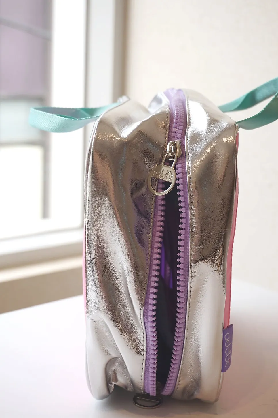 Wash bag handle and exterior