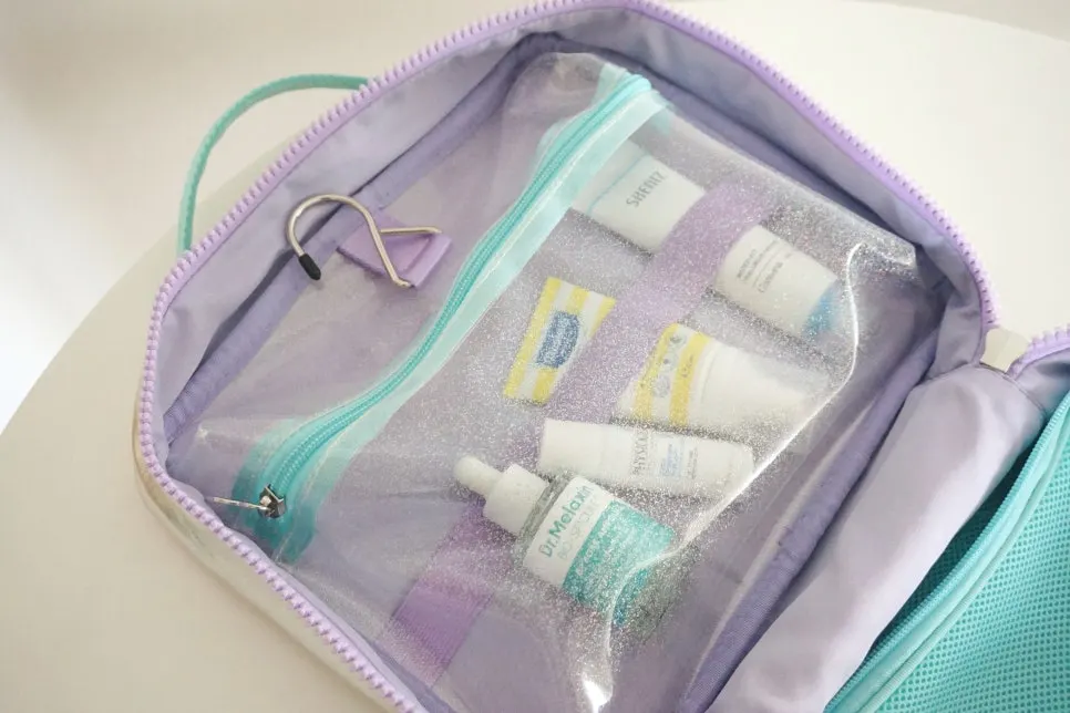 Wash bag internal organization pockets