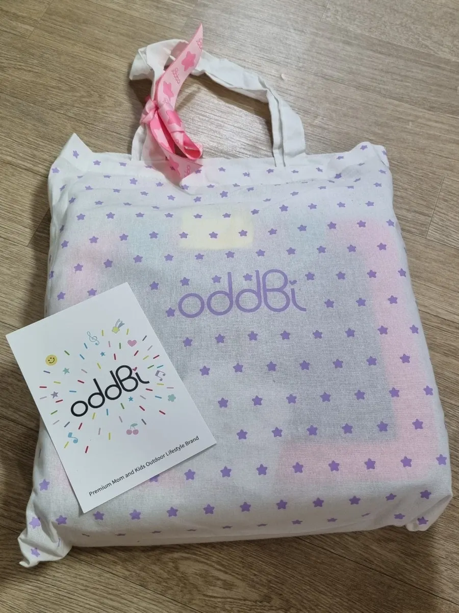 Vertical view of the ODDBBI Love Love Wash Bag