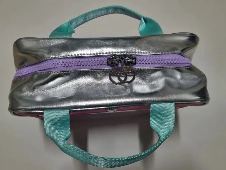 ODDBBI wash bag in bright colors