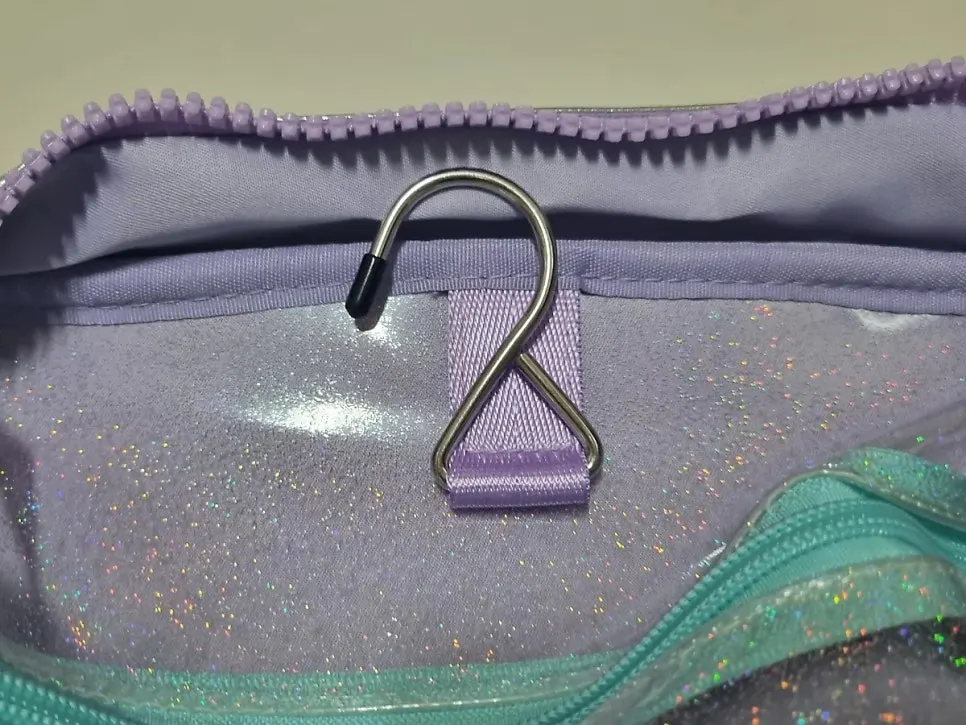 Storage compartments in the unfolded hanging wash bag