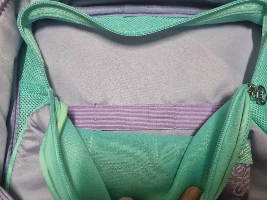 Storage layout of the detachable zip pocket