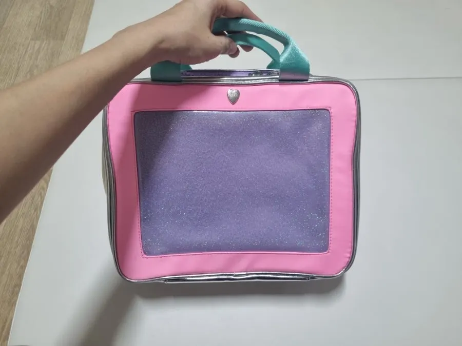 Mesh pocket with elastic bands