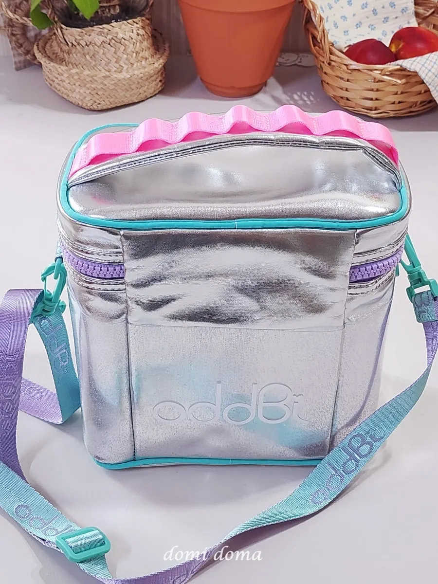 Thick purple zipper detail