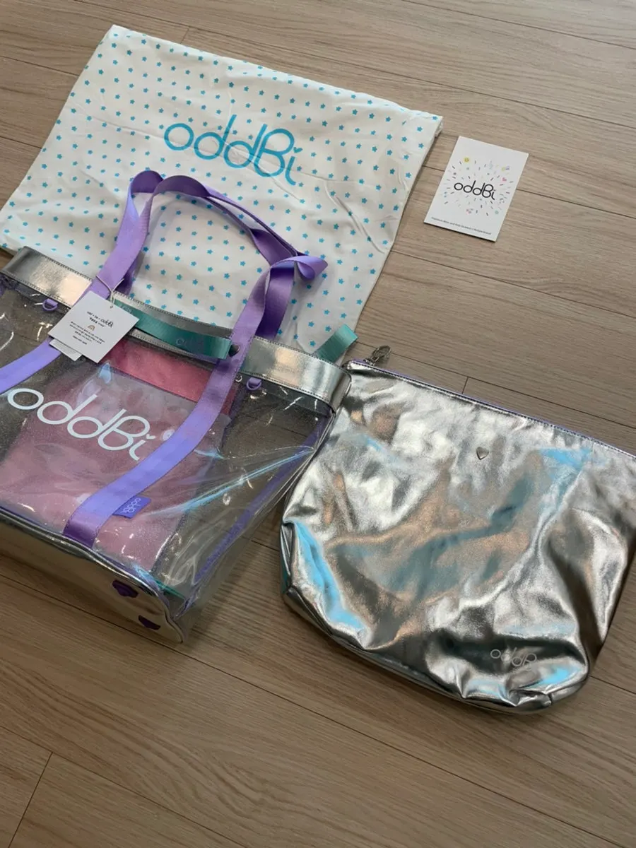 Transparent beach bag design with storage space