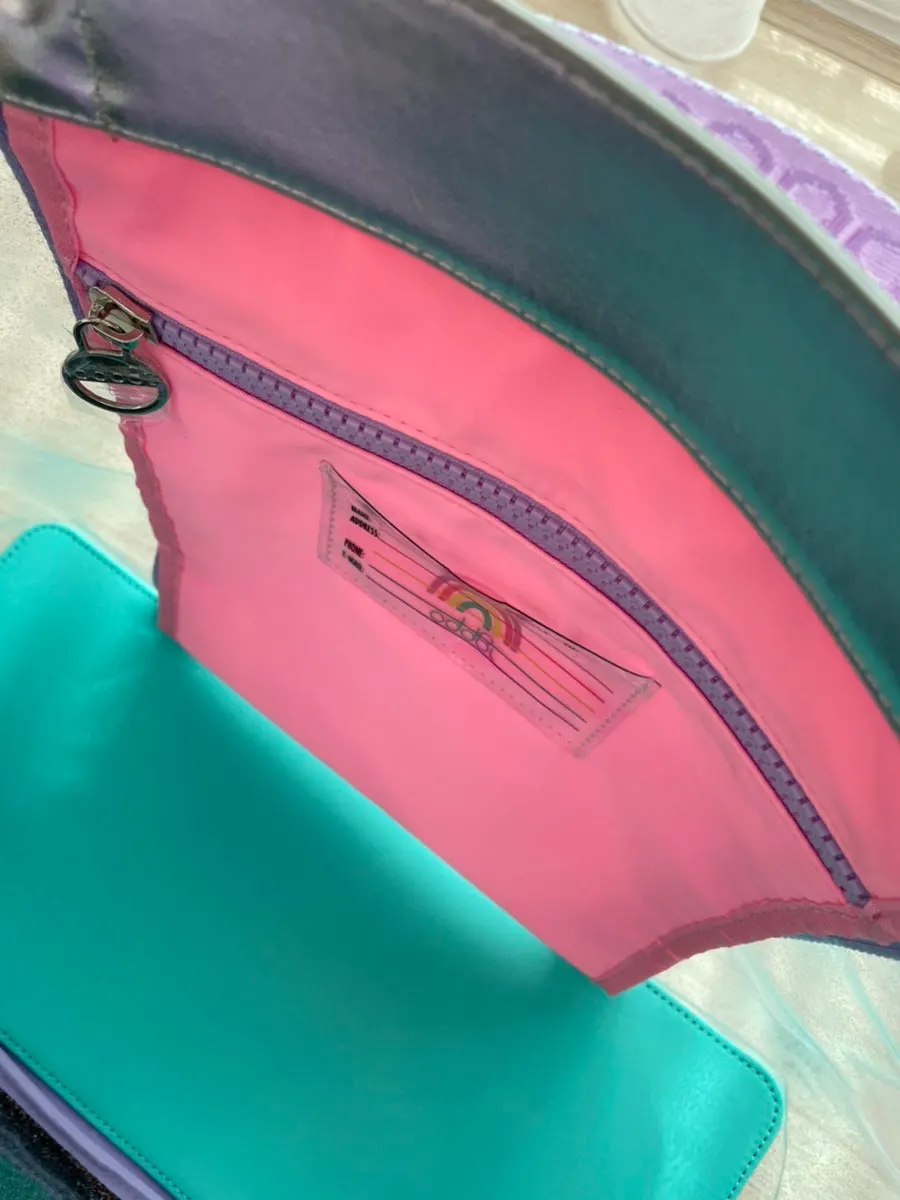 External beach-bag feet that prevent dirt