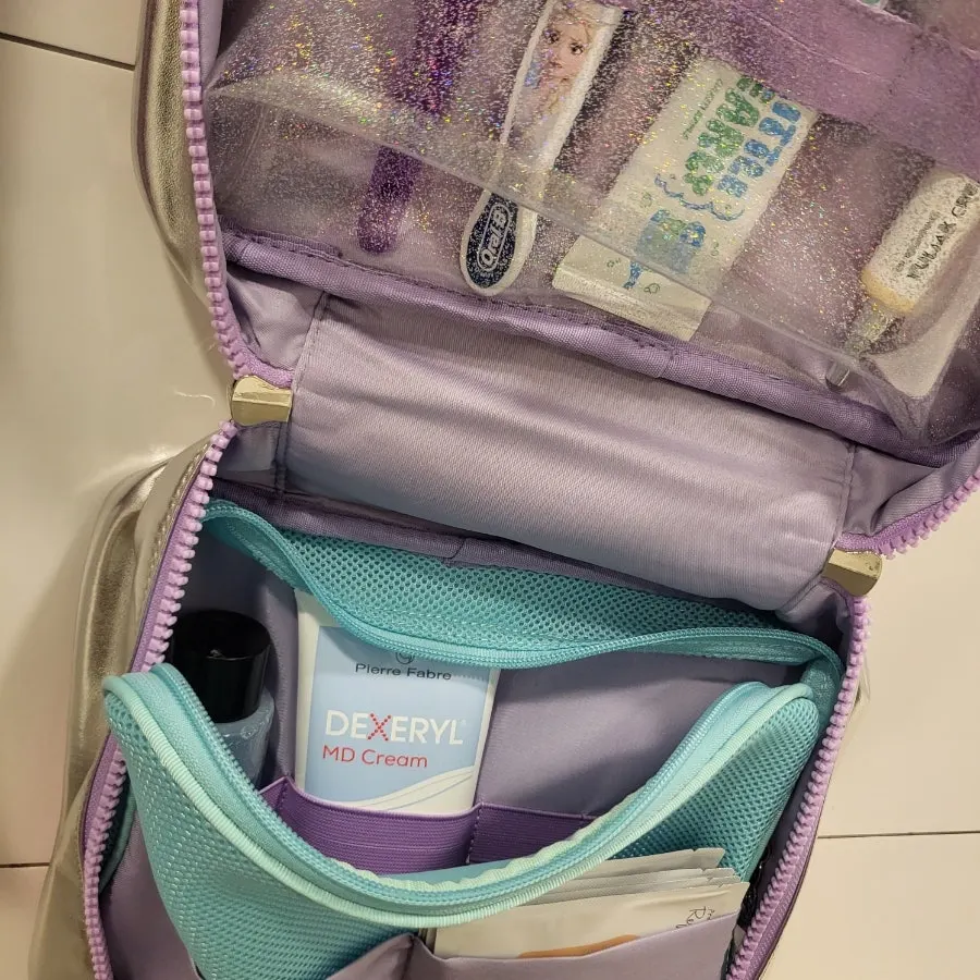 걸어 사용하는 세면도구 파우치