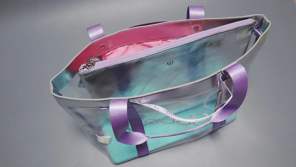 Insulated inner bag packed with an ice pack and snacks
