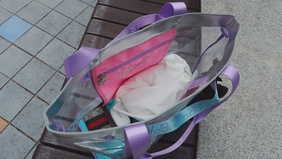 ODDBBI beach bag carried by its handles